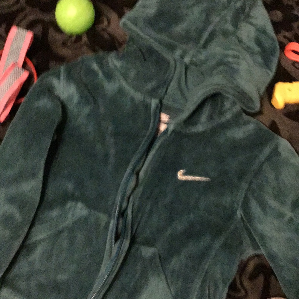 💚💚Nike girls velour lightweight jacket size 6 - Picture 2 of 2